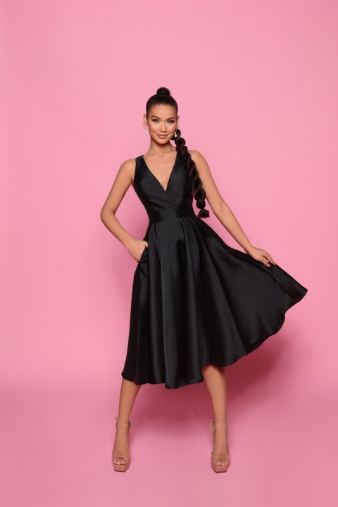 Nicoletta NP150 Gown – Black (Size 6) CVSN