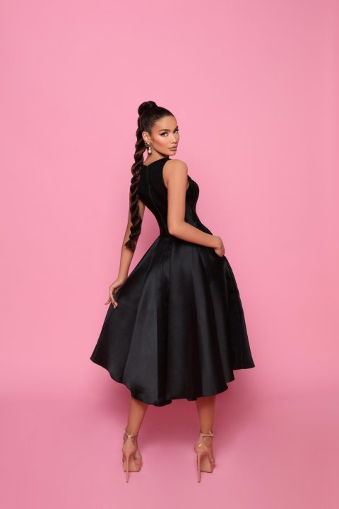 Nicoletta NP150 Gown – Black (Size 6) CVSN