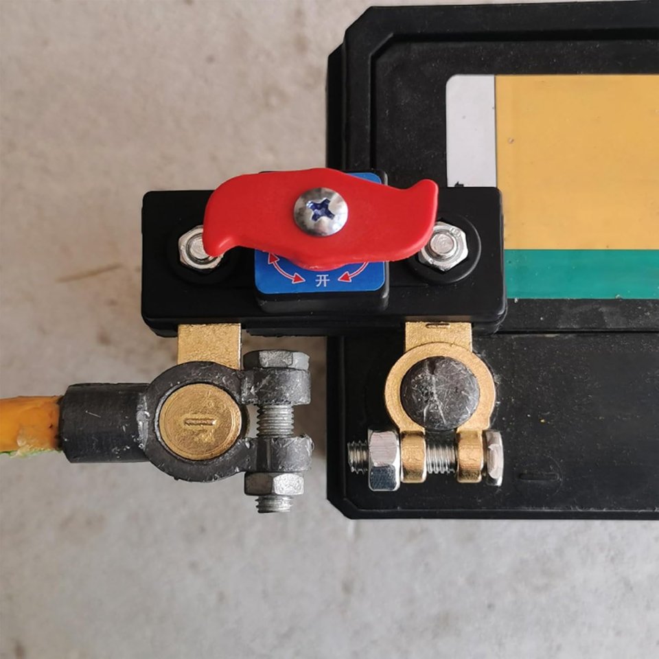 Heavy-Duty Car Battery Cut Off Switch 12V/24V – Master Power Control for All Vehicles